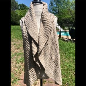 Apt 9 Women’s nice Sweater type vest size L
